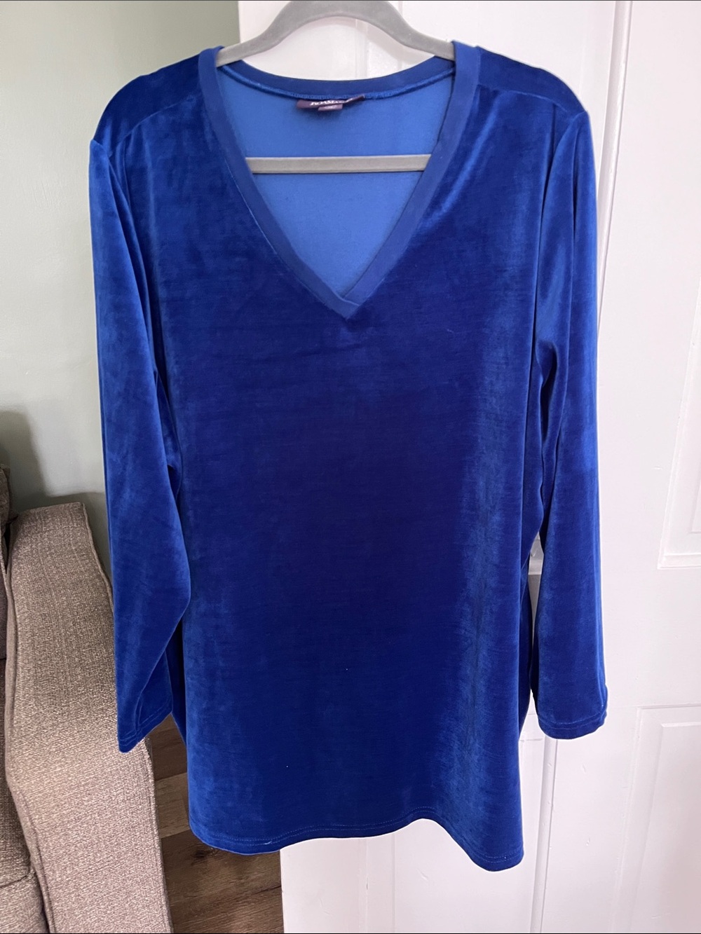 Roaman’s 2X(26/28) blue velour pullover tunic top